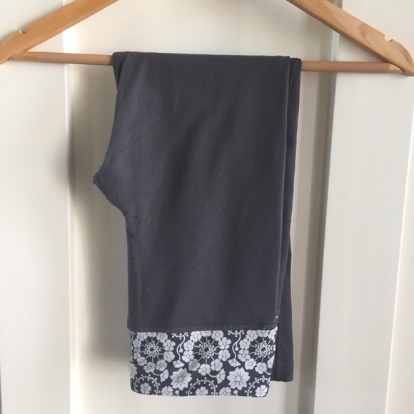 lululemon athletica Pants - Gray lululemon gather & crow crop yoga pants XS
